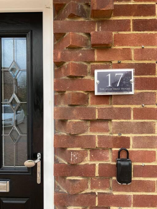 Three Bedroom House, Driveway, Bracknell Centre Εξωτερικό φωτογραφία